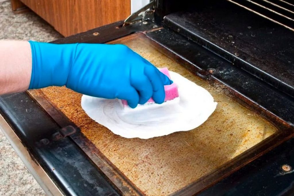 Detailed blog post about how to clean an oven from Garman's Cleaning